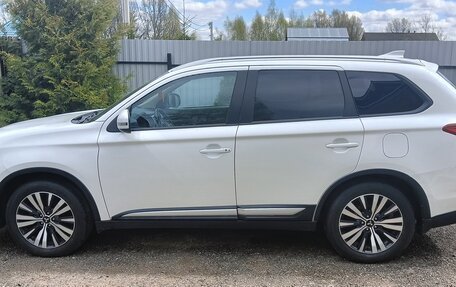 Mitsubishi Outlander III рестайлинг 3, 2019 год, 2 270 000 рублей, 7 фотография