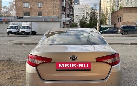 KIA K5 I рестайлинг, 2011 год, 850 000 рублей, 4 фотография