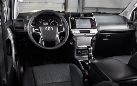 Toyota Land Cruiser Prado 150 рестайлинг 2, 2018 год, 4 830 000 рублей, 6 фотография