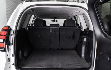 Toyota Land Cruiser Prado 150 рестайлинг 2, 2018 год, 4 830 000 рублей, 25 фотография