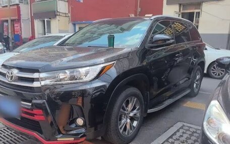 Toyota Highlander III, 2021 год, 3 280 000 рублей, 1 фотография