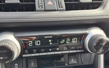 Toyota RAV4, 2021 год, 4 720 000 рублей, 4 фотография