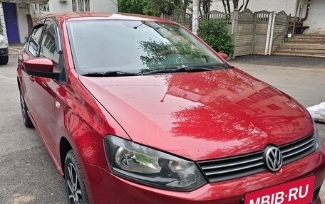 Volkswagen Polo VI (EU Market), 2011 год, 700 000 рублей, 1 фотография