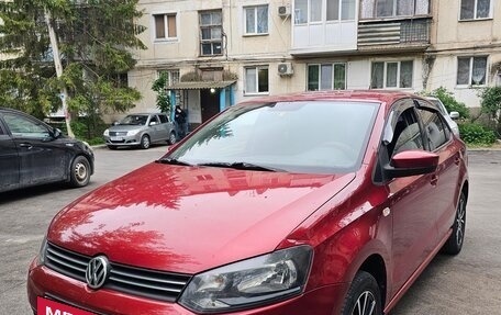 Volkswagen Polo VI (EU Market), 2011 год, 700 000 рублей, 2 фотография