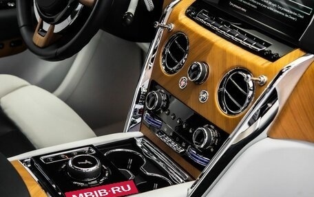 Rolls-Royce Cullinan, 2022 год, 39 000 000 рублей, 3 фотография