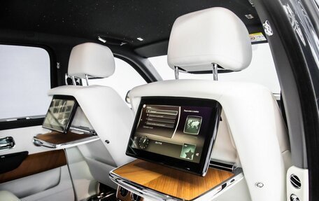 Rolls-Royce Cullinan, 2022 год, 39 000 000 рублей, 11 фотография