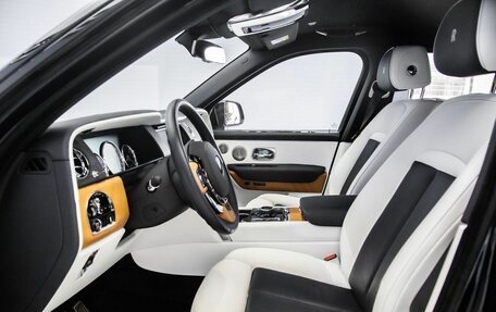 Rolls-Royce Cullinan, 2022 год, 39 000 000 рублей, 14 фотография