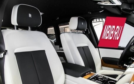 Rolls-Royce Cullinan, 2022 год, 39 000 000 рублей, 15 фотография