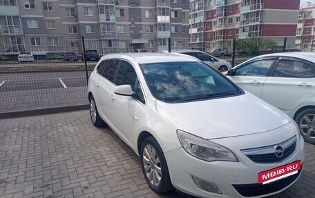 Opel Astra J, 2011 год, 740 000 рублей, 2 фотография