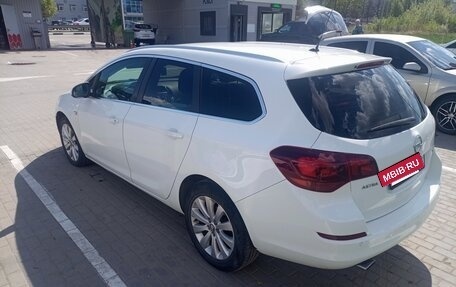 Opel Astra J, 2011 год, 740 000 рублей, 10 фотография
