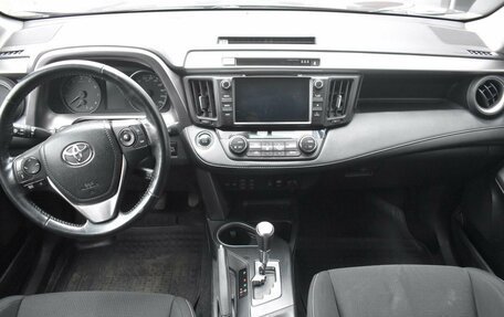 Toyota RAV4, 2018 год, 1 980 000 рублей, 12 фотография