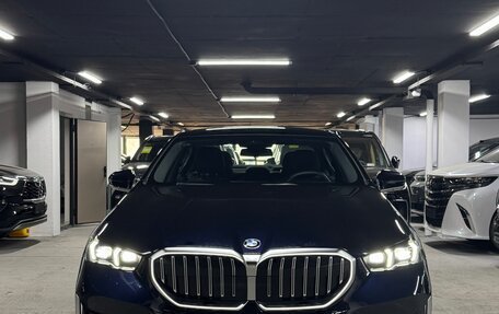 BMW 5 серия, 2024 год, 6 250 000 рублей, 2 фотография
