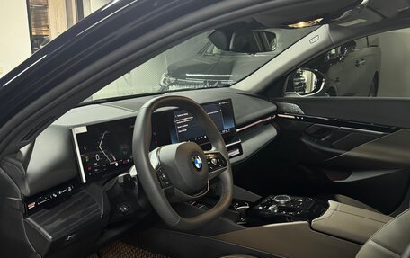 BMW 5 серия, 2024 год, 6 250 000 рублей, 11 фотография