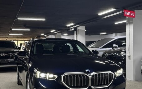 BMW 5 серия, 2024 год, 6 250 000 рублей, 3 фотография