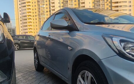 Hyundai Solaris II рестайлинг, 2011 год, 450 000 рублей, 3 фотография