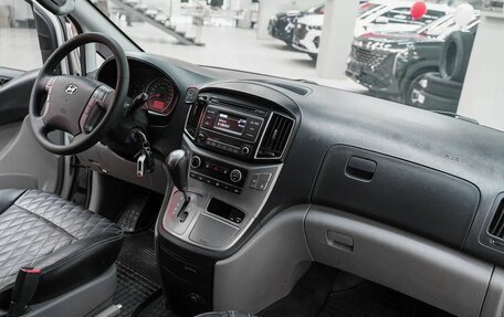 Hyundai H-1 II рестайлинг, 2015 год, 1 849 000 рублей, 9 фотография
