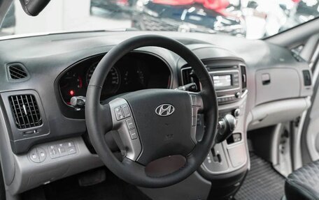 Hyundai H-1 II рестайлинг, 2015 год, 1 849 000 рублей, 10 фотография