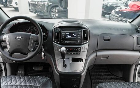 Hyundai H-1 II рестайлинг, 2015 год, 1 849 000 рублей, 7 фотография