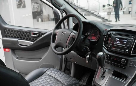Hyundai H-1 II рестайлинг, 2015 год, 1 849 000 рублей, 8 фотография