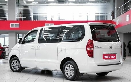 Hyundai Grand Starex Grand Starex I рестайлинг 2, 2012 год, 1 699 000 рублей, 3 фотография