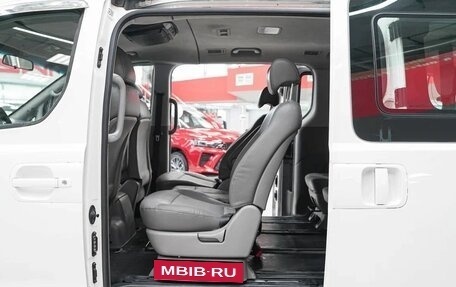 Hyundai Grand Starex Grand Starex I рестайлинг 2, 2012 год, 1 699 000 рублей, 11 фотография