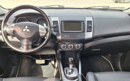 Mitsubishi Outlander III рестайлинг 3, 2011 год, 1 690 000 рублей, 7 фотография