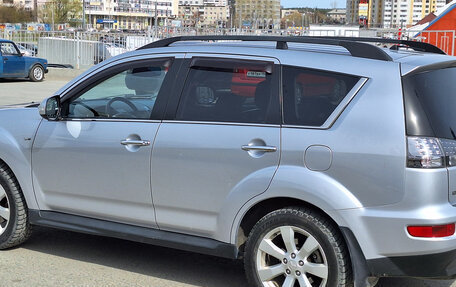 Mitsubishi Outlander III рестайлинг 3, 2011 год, 1 690 000 рублей, 4 фотография