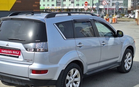 Mitsubishi Outlander III рестайлинг 3, 2011 год, 1 690 000 рублей, 2 фотография