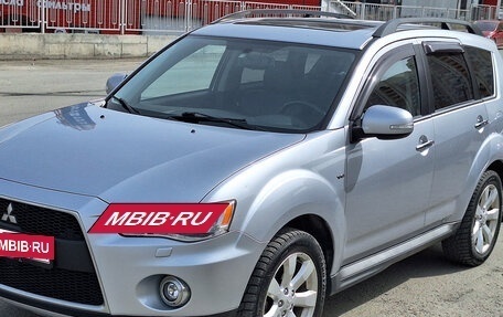 Mitsubishi Outlander III рестайлинг 3, 2011 год, 1 690 000 рублей, 3 фотография