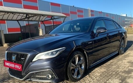Toyota Crown, 2018 год, 3 350 000 рублей, 3 фотография