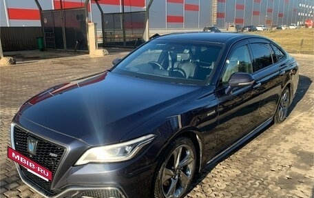 Toyota Crown, 2018 год, 3 350 000 рублей, 2 фотография