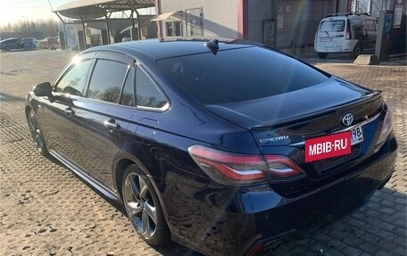 Toyota Crown, 2018 год, 3 350 000 рублей, 5 фотография