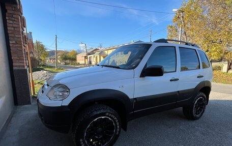 Chevrolet Niva I рестайлинг, 2016 год, 890 000 рублей, 14 фотография