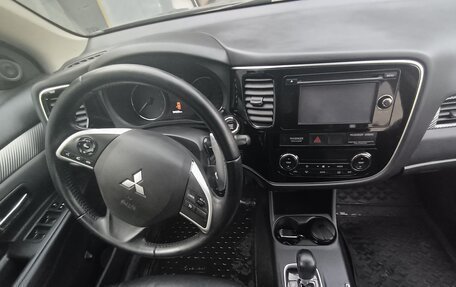 Mitsubishi Outlander III рестайлинг 3, 2013 год, 1 495 000 рублей, 15 фотография