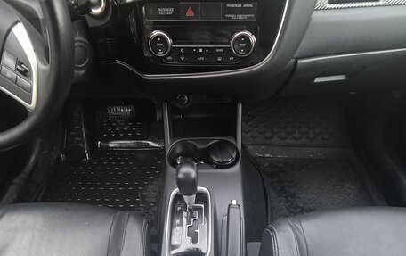 Mitsubishi Outlander III рестайлинг 3, 2013 год, 1 495 000 рублей, 14 фотография