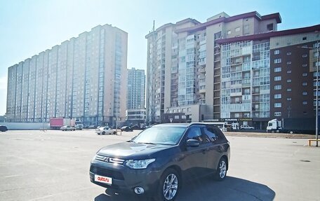 Mitsubishi Outlander III рестайлинг 3, 2013 год, 1 495 000 рублей, 25 фотография
