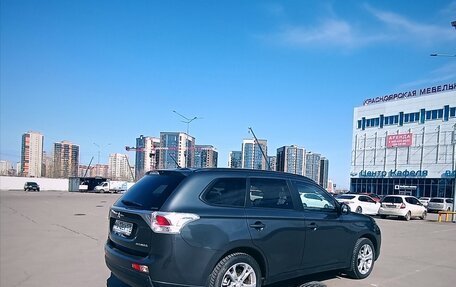 Mitsubishi Outlander III рестайлинг 3, 2013 год, 1 495 000 рублей, 22 фотография