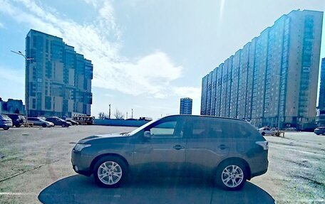 Mitsubishi Outlander III рестайлинг 3, 2013 год, 1 495 000 рублей, 27 фотография