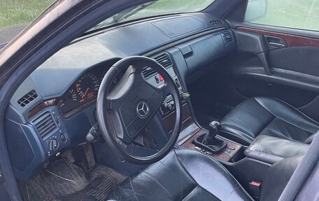 Mercedes-Benz E-Класс, 1996 год, 250 000 рублей, 7 фотография