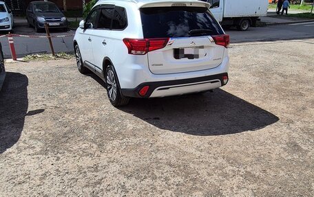 Mitsubishi Outlander III рестайлинг 3, 2019 год, 2 690 000 рублей, 8 фотография