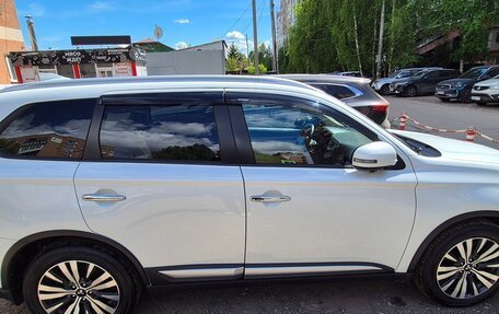 Mitsubishi Outlander III рестайлинг 3, 2019 год, 2 690 000 рублей, 3 фотография