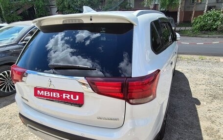 Mitsubishi Outlander III рестайлинг 3, 2019 год, 2 690 000 рублей, 2 фотография