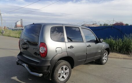 Chevrolet Niva I рестайлинг, 2015 год, 830 000 рублей, 3 фотография