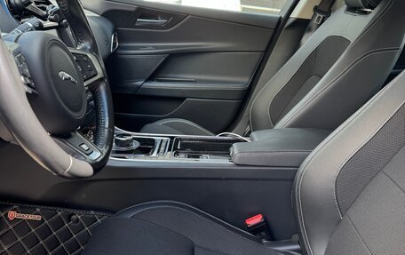 Jaguar XE I рестайлинг, 2017 год, 2 900 000 рублей, 6 фотография