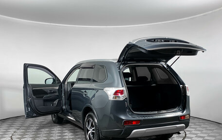 Mitsubishi Outlander III рестайлинг 3, 2014 год, 1 563 000 рублей, 8 фотография