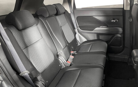 Mitsubishi Outlander III рестайлинг 3, 2014 год, 1 563 000 рублей, 11 фотография