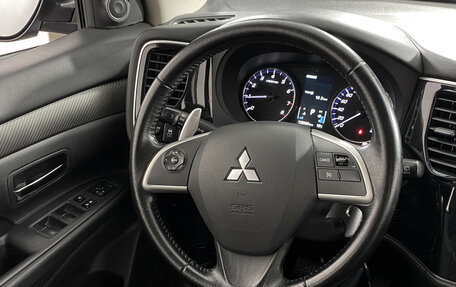 Mitsubishi Outlander III рестайлинг 3, 2014 год, 1 563 000 рублей, 15 фотография