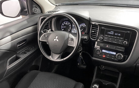 Mitsubishi Outlander III рестайлинг 3, 2014 год, 1 563 000 рублей, 12 фотография