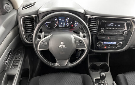Mitsubishi Outlander III рестайлинг 3, 2014 год, 1 563 000 рублей, 13 фотография