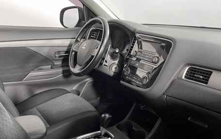 Mitsubishi Outlander III рестайлинг 3, 2014 год, 1 563 000 рублей, 10 фотография